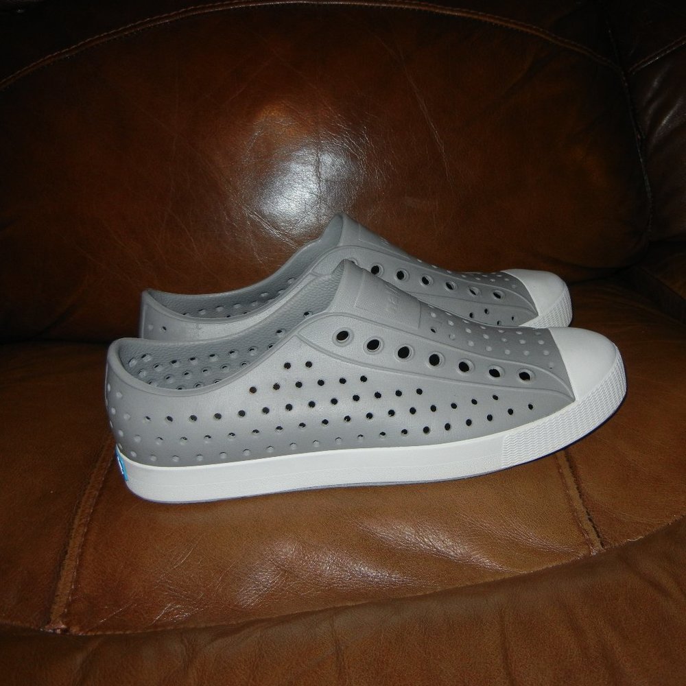 NATIVE Adult Jefferson Gray EVA Rubber Slip On Shoes Size Men's 9 Women's 11